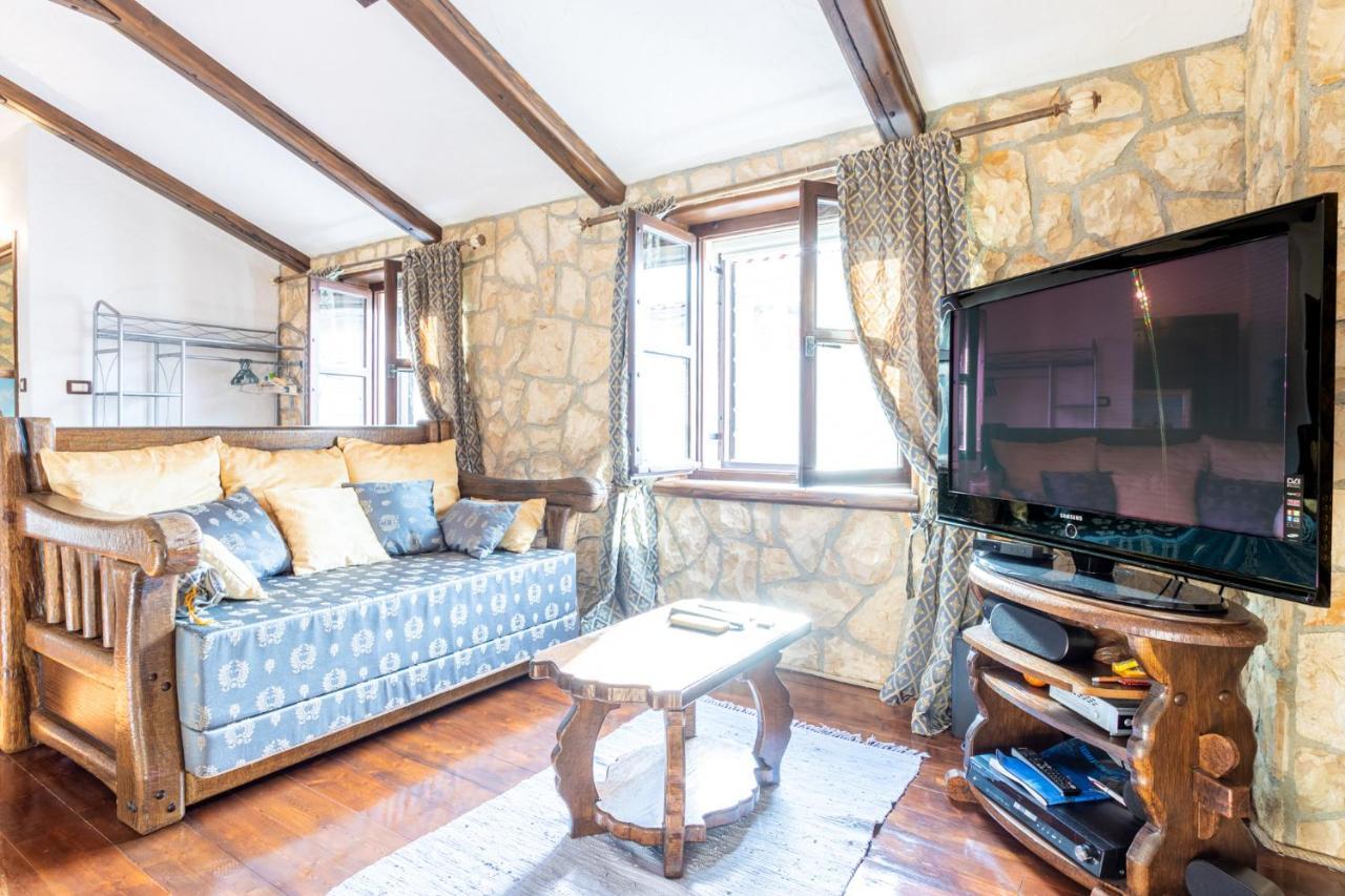 דירות באסקה וודה Stone House Srida מראה חיצוני תמונה